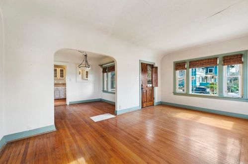 1204 Edgemont St, San Diego CA 92102-1740 exterior