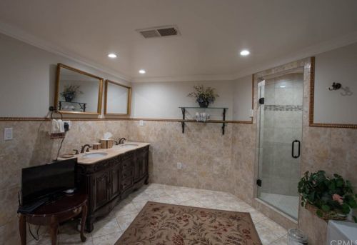 4226 Sepulveda, Van Nuys CA 91402-4305 exterior