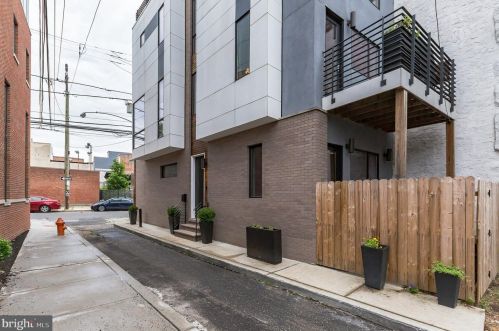 310 Fairmount Ave, Philadelphia PA  19123-2931 exterior