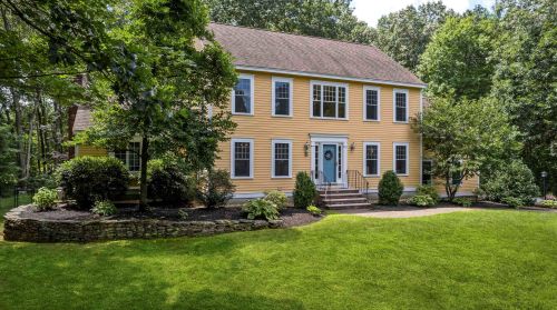 8 Briarwood Dr, Salem, NH 03079-1696