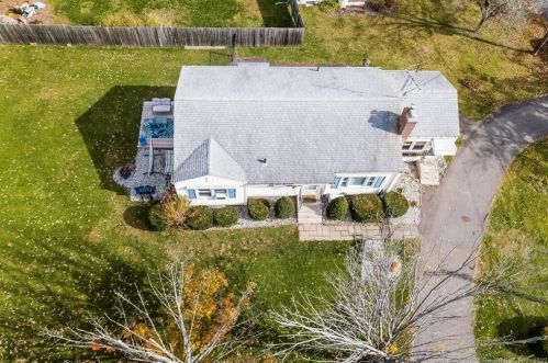 98 Ballfall Rd, Middletown CT  06457-2328 exterior