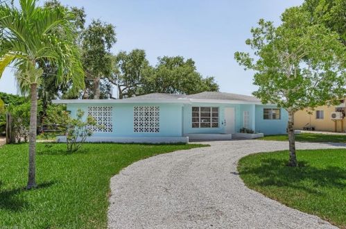 260 Donora Blvd, Fort Myers Beach, FL 33931-3604
