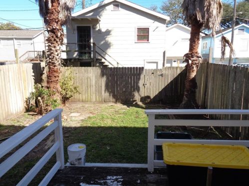 1404 26 St, Galveston TX 77550-7815 exterior