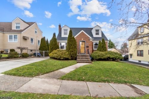 150 Pake St, Nutley, NJ 07110-3024