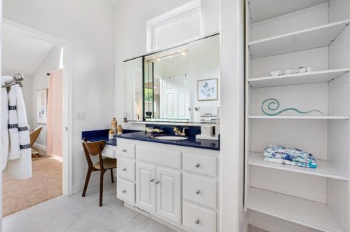 1139 King St, Redwood City CA  94061-2260 exterior