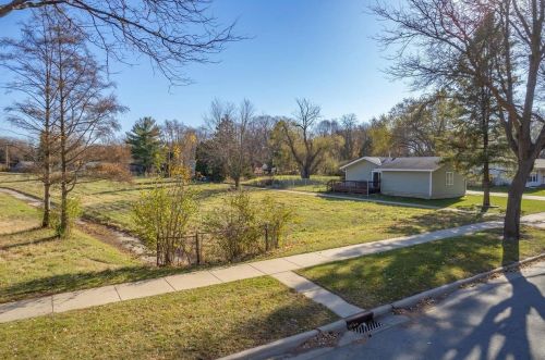 1601 Prairie Rd, Madison, WI 53711-3220