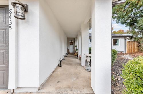 8435 Ahrentzen Ct, Citrus Heights CA  95610-2724 exterior