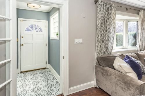91 Charles St, Floral Park, NY 11001-2222