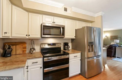 5550 Wide Oak Ct, Woodbridge VA  22192-6036 exterior