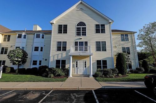 45 Saw Mill Dr, North Kingstown, RI 02852-7623