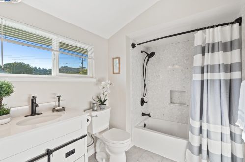 7793 Peppertree Rd, Pleasanton CA  94568-1348 exterior