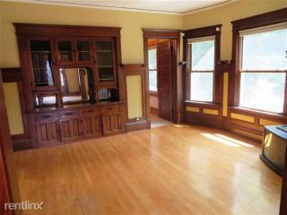 2818 Cramer St, Milwaukee WI  53211-3555 exterior