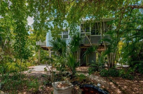 303 Donora Blvd, Fort Myers Beach, FL 33931-3605