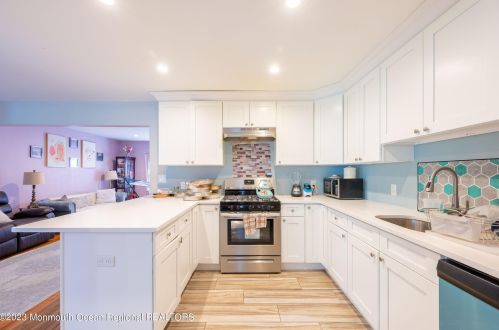 451 Middle Rd, Hazlet NJ  07730-2483 exterior