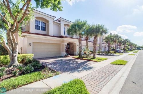 2153 Cape Cod Dr, Fort Pierce, FL 34953-4567
