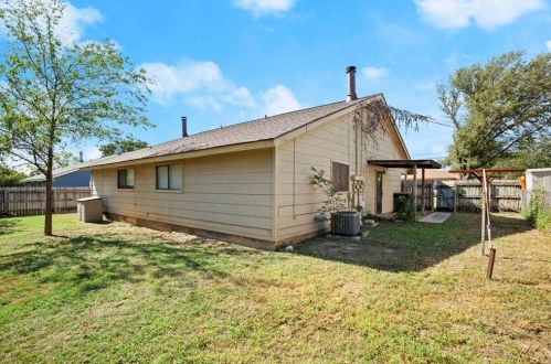 3505 Rocky Hollow Trl, Georgetown TX  78628-2438 exterior