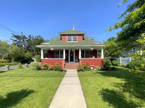 107 Atlantic Ave, West Sayville, NY 11796-1910