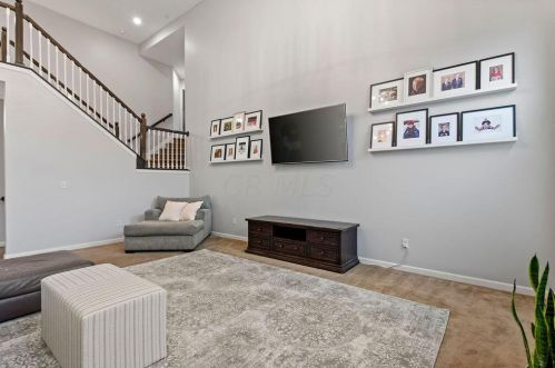 2856 Crosshurst Ct, Darbydale OH  43123-8087 exterior