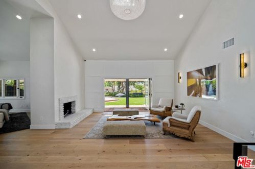 445 Sinaloa Rd, Simi Valley CA  93065-5430 exterior