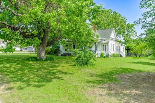184 Huffman St, Krum, TX 76249-9797