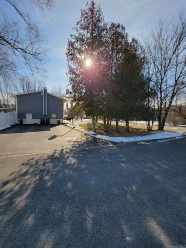 10 Lincoln Dr, Washingtonville NY  10992-1229 exterior