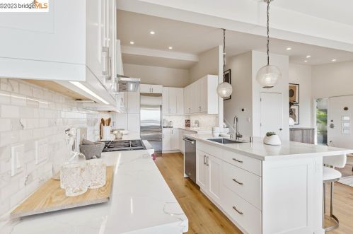 2820 Alida St, Oakland CA  94602-3451 exterior