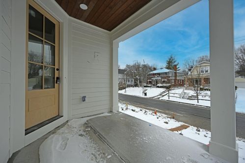 3766 Drakewood Dr, Cincinnati, OH 45209-2327
