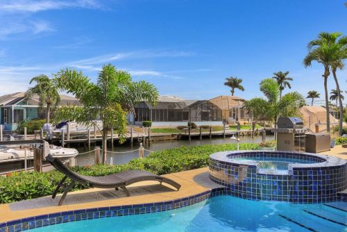 231 Seahorse Ct, Marco Island, FL 34145-4115