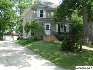 869 Park St, Fairmont, MN 56031-3006
