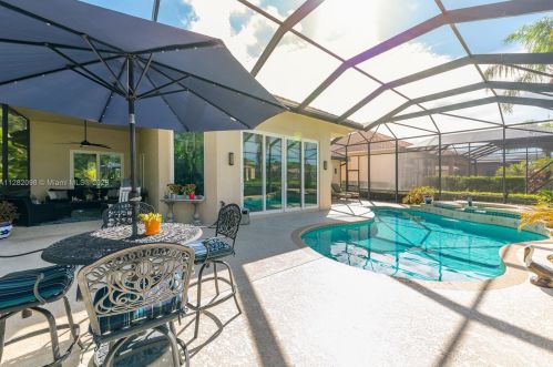 8801 One Putt Pl, Fort Pierce FL  34986-3068 exterior