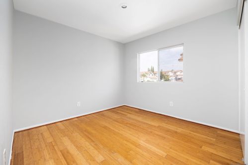 4825 Mahogany Vista Ln, San Diego CA  92102-6053 exterior