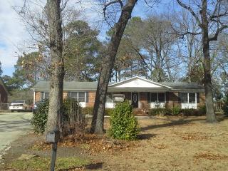 5008 Lake Valley Dr, Fayetteville NC  28303-3361 exterior