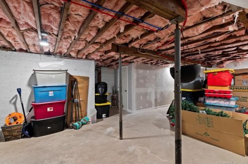 54 Piping Rock Dr, Waterbury CT  06706-2425 exterior