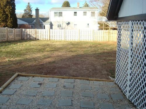 13 Riverview Ave, Groton CT 06340-3513 exterior