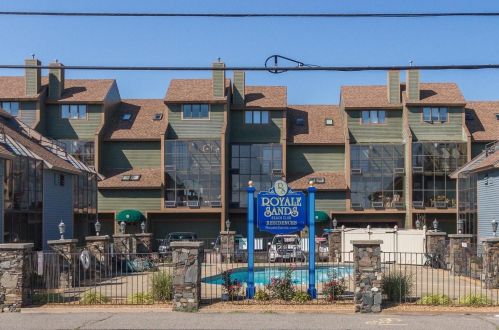 581 Ocean Blvd, Hampton, NH 03842-3688