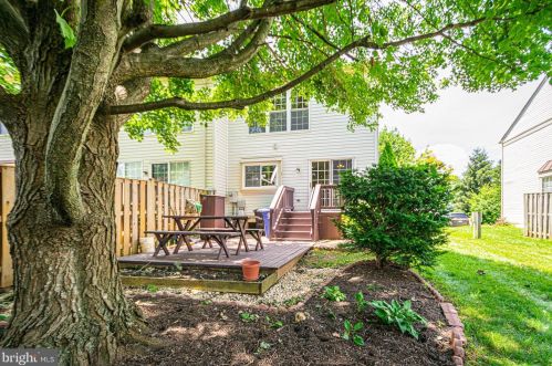 312 Hedgestone Ter, Leesburg VA  20176-4842 exterior