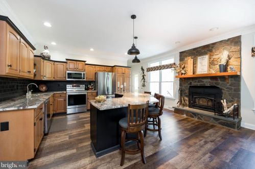 2975 Burton Dr, Gilbertsville PA  19525-9694 exterior