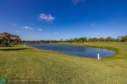 1525 79th Ave, Vero Beach FL  32966-1261 exterior