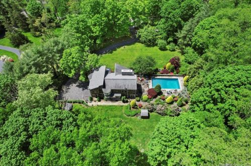 929 Riverbank Rd, Stamford, CT 06903-2713