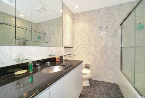 8 Wimbledon Ct, Muttontown NY  11753-2821 exterior