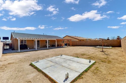 43123 Fleetwood Dr, Lancaster CA 93535-5213 exterior