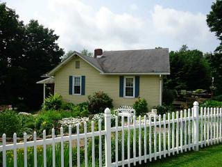 601 Lowe St, Youngwood, PA 15697-1229