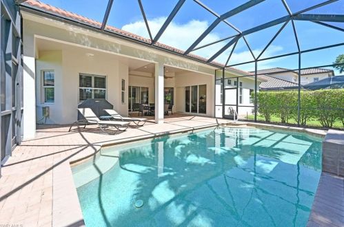 403 Saddlebrook Ln, Naples, FL 34110-1379