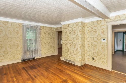 64 Driscoll Ave, Rockville Centre NY  11570-6006 exterior