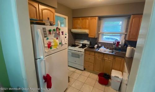 18 Windsor Ter, East Freehold, NJ 07728-3280