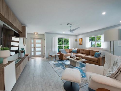 518 94th Ave, Naples, FL 34108-2445