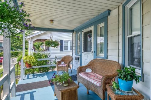 31 Halcyon Ter, New Rochelle, NY 10801-1818