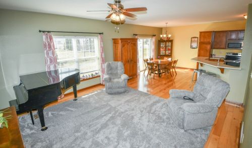 1203 Hazelcrest Dr, Watertown, WI 53094-5922