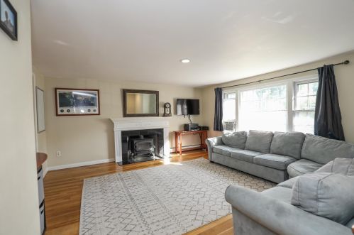 24 Chatham Cir, Salem, NH 03079-3705