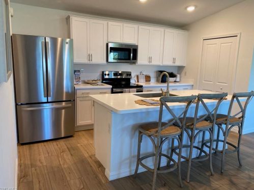 320 18th St, Cape Coral, FL 33909-5223